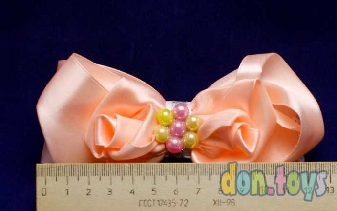 Резинка для волос Бантик с бутонами из роз и серединкой из бусин, фото 4